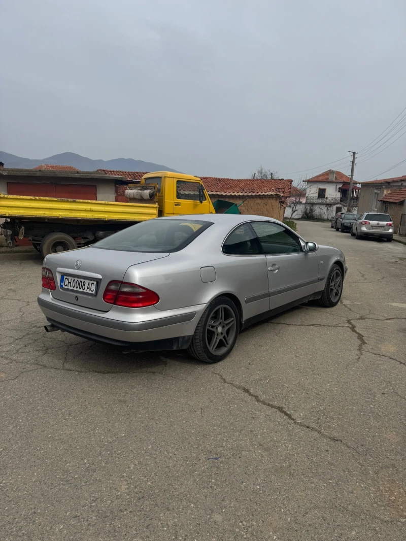 Mercedes-Benz CLK 200k, снимка 4 - Автомобили и джипове - 49504987