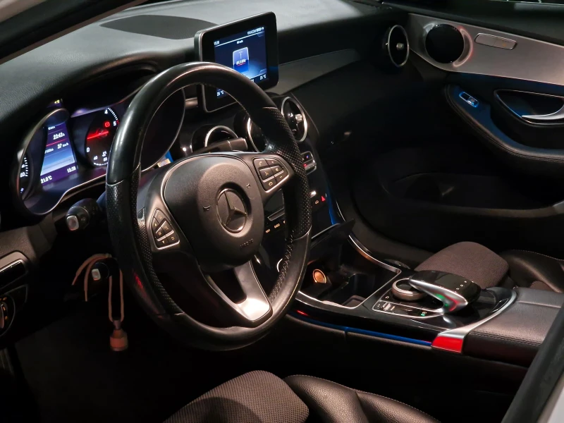 Mercedes-Benz C 220, снимка 7 - Автомобили и джипове - 52054815