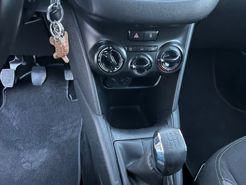 Peugeot 208 1, 4 I газ, снимка 11 - Автомобили и джипове - 52539259