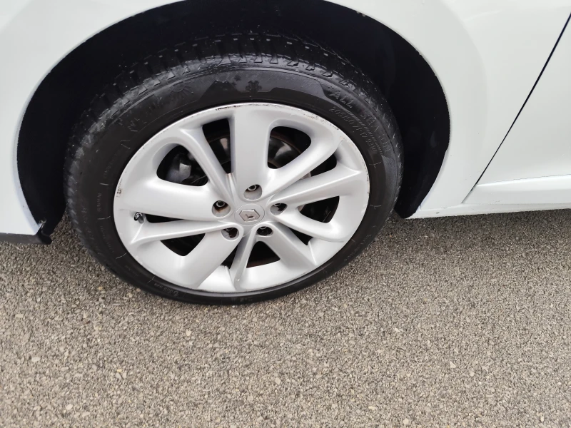 Renault Megane SPORTOUR* 1.5DCi* LED* EURO6B* NAVI* , снимка 17 - Автомобили и джипове - 52561701