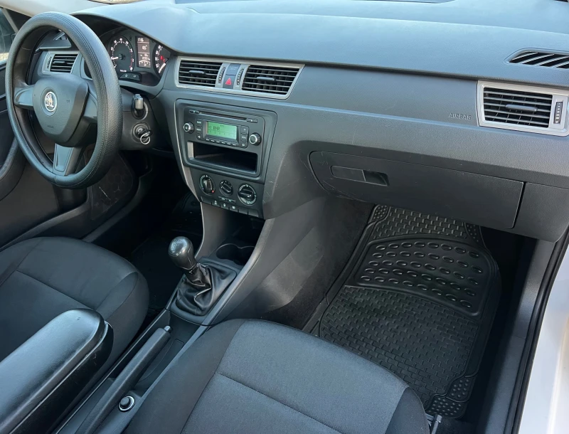 Skoda Rapid 1.2i KLIMATIK/SEDAN/UNIKAT, снимка 14 - Автомобили и джипове - 52855305