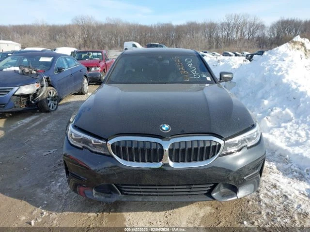 BMW 330 XDRIVE* KEYLESS* ПОДГРЕВИ* PANO*  - изображение 2