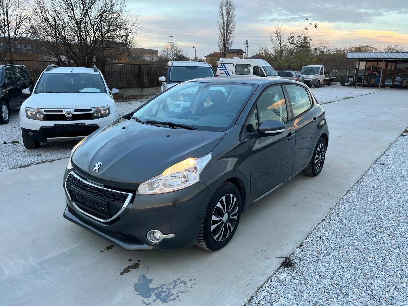 Peugeot 208 1, 4 I газ, снимка 1