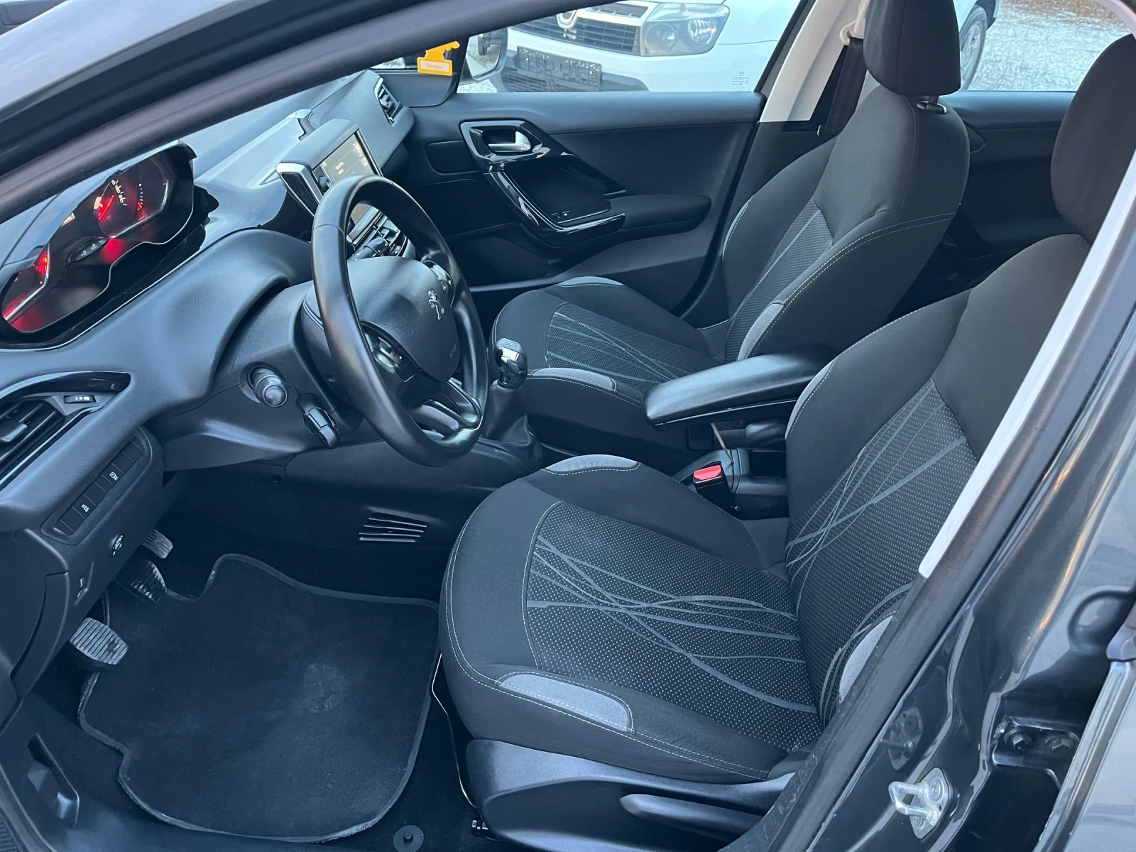 Peugeot 208 1, 4 I  | Mobile.bg   5