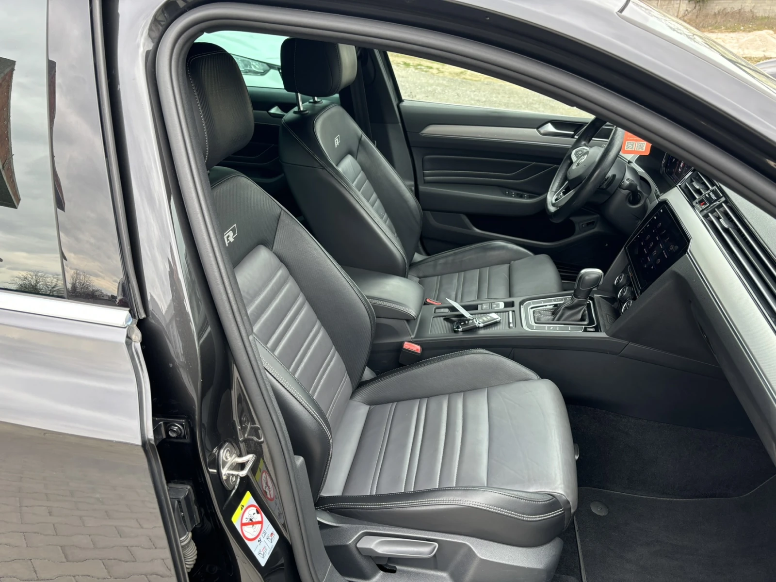 VW Passat R-LINE 2.0TDI, снимка 12 - Автомобили и джипове - 53914274