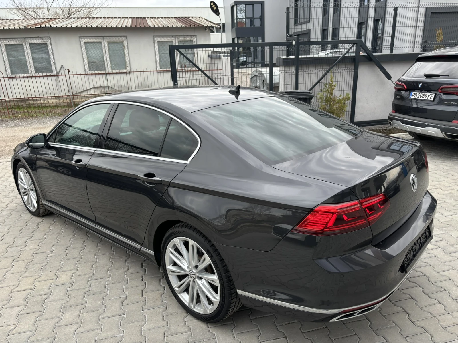 VW Passat R-LINE 2.0TDI, снимка 4 - Автомобили и джипове - 53914274