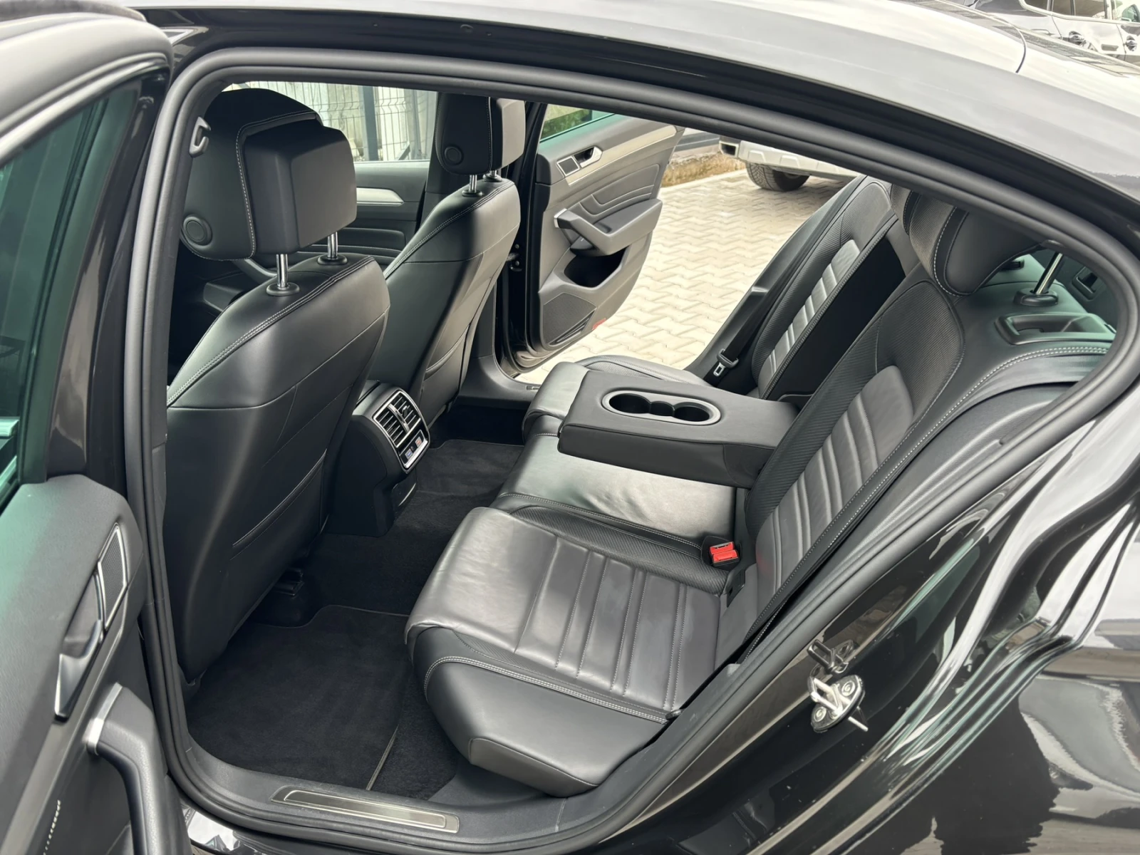 VW Passat R-LINE 2.0TDI, снимка 10 - Автомобили и джипове - 53914274