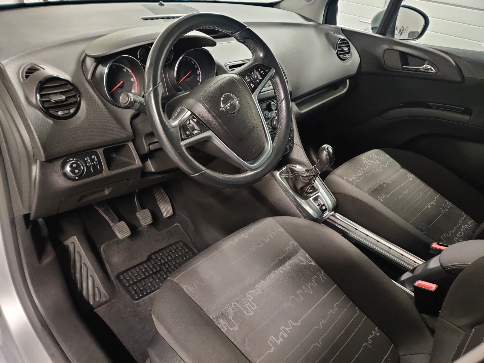 Opel Meriva B 1.3 CDTI , снимка 11 - Автомобили и джипове - 53921652