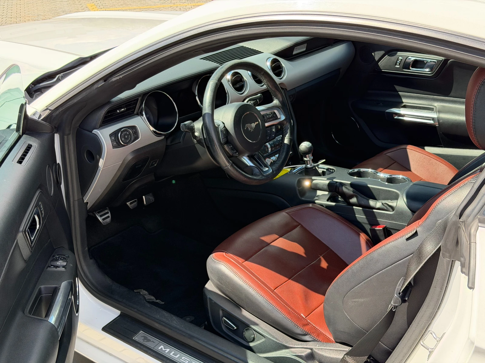 Ford Mustang 2.3 Eco-Boost MANUAL, снимка 5 - Автомобили и джипове - 54311790