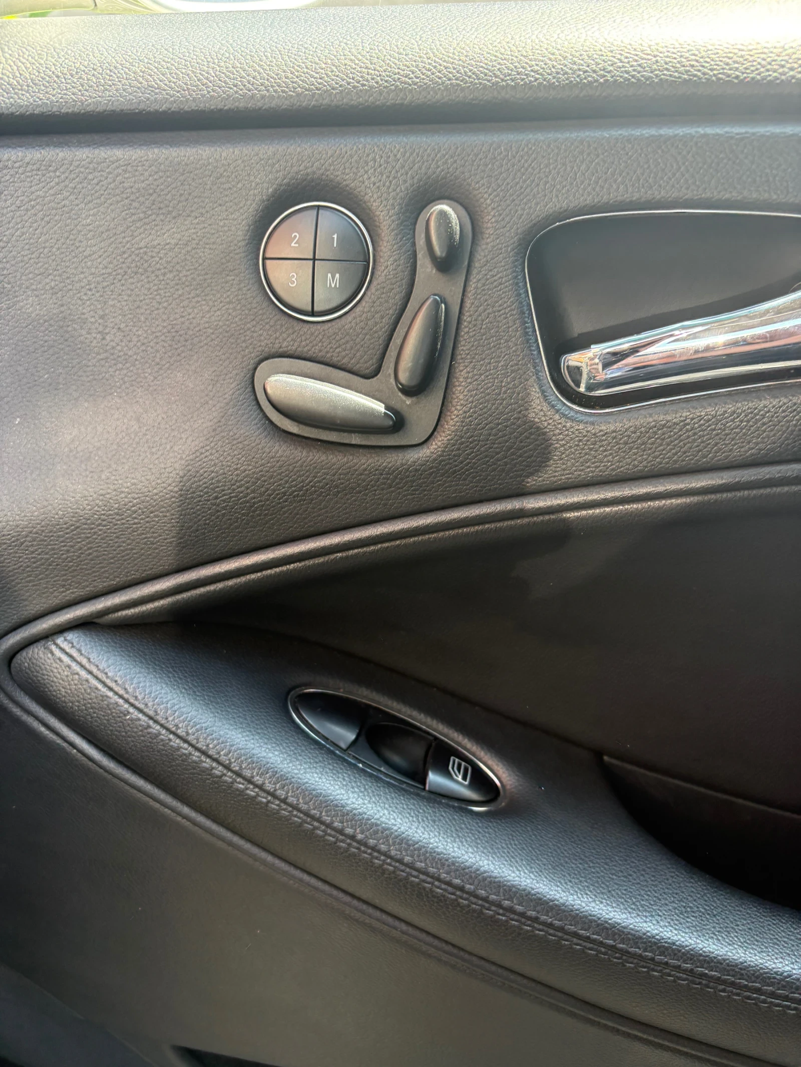 Mercedes-Benz CLS 320 KEYLESS/PARKTRONIK/4-зонов, снимка 10 - Автомобили и джипове - 54855026