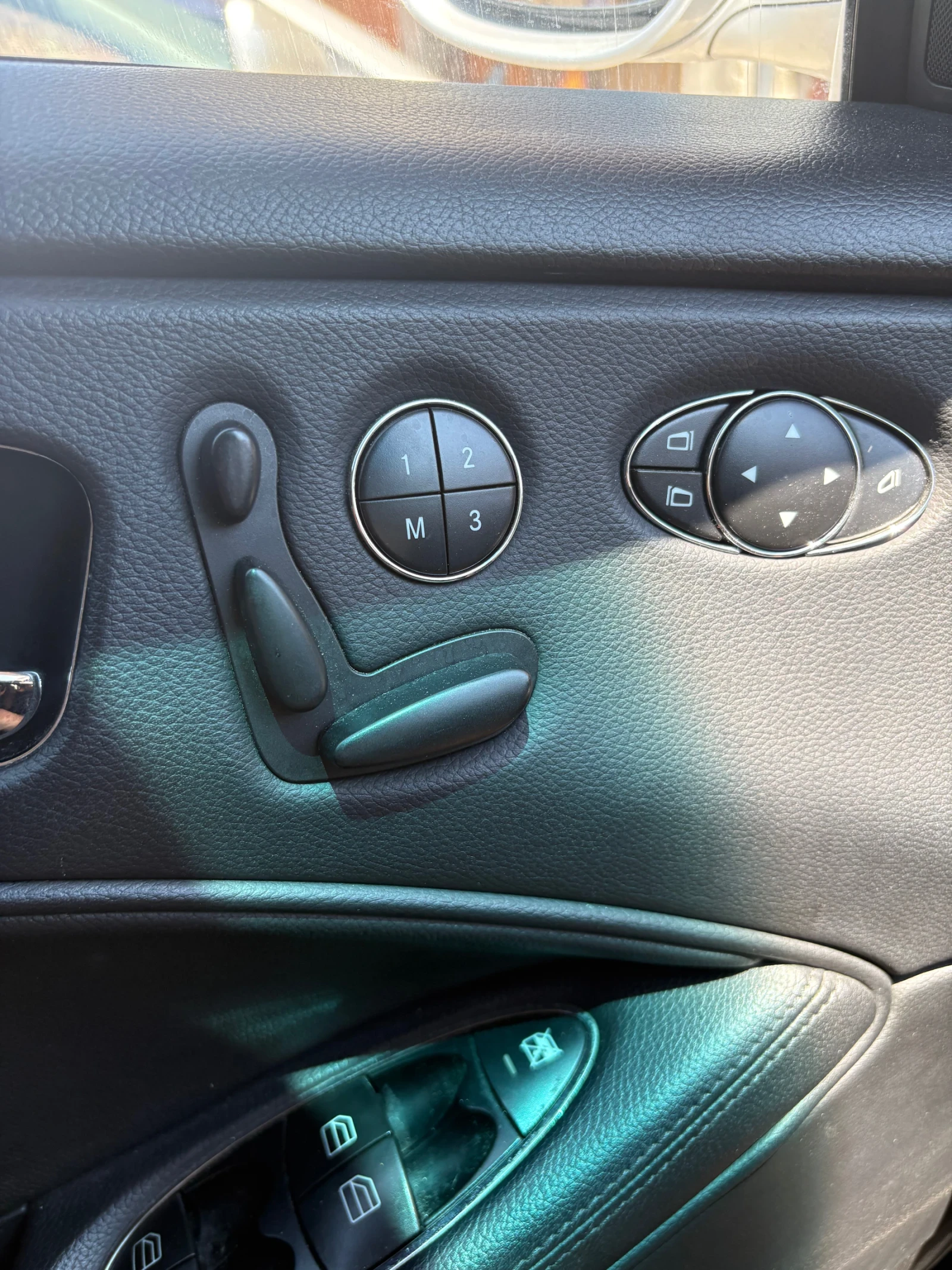 Mercedes-Benz CLS 320 KEYLESS/PARKTRONIK/4-зонов, снимка 8 - Автомобили и джипове - 54855026