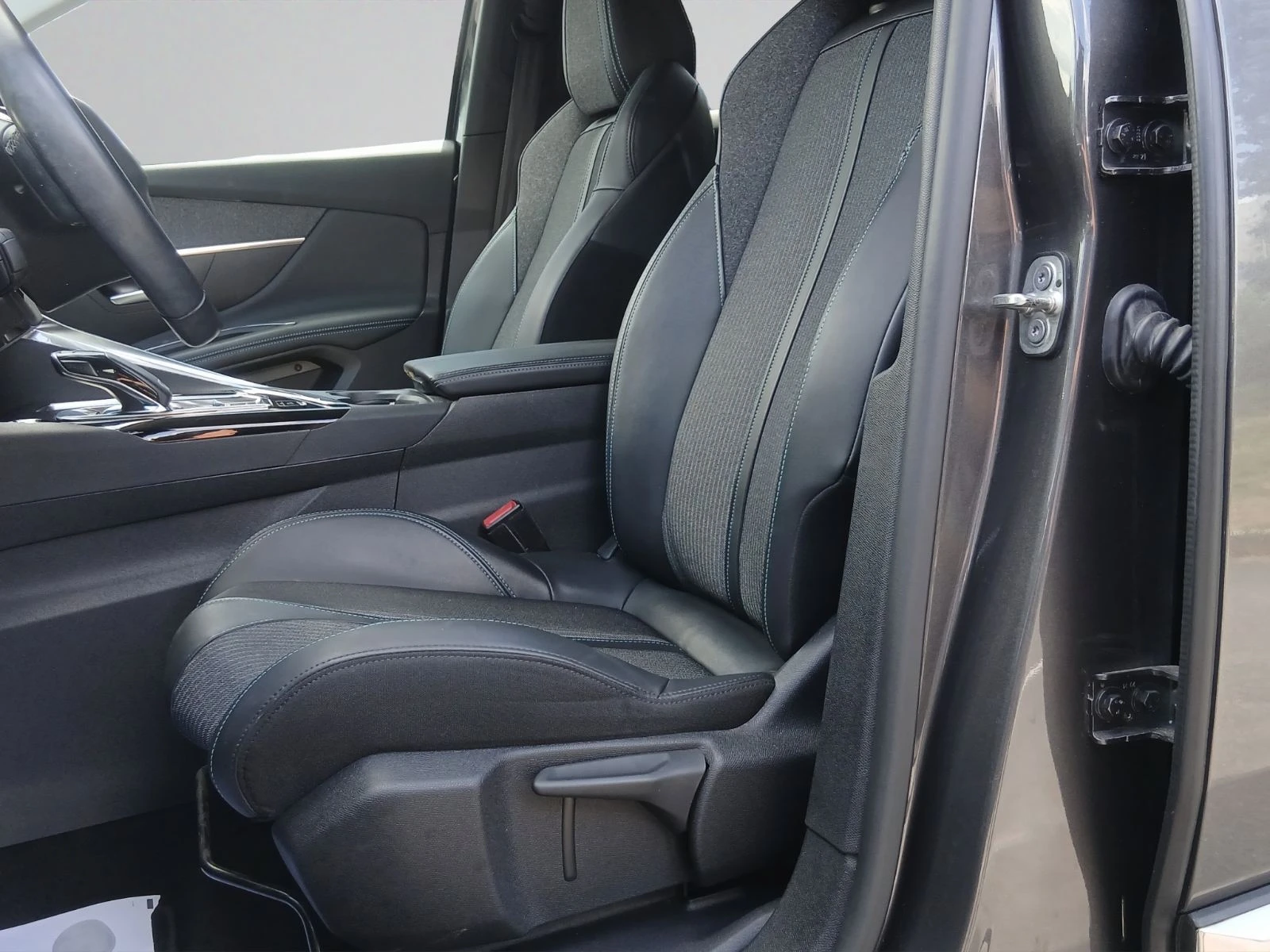 Peugeot 3008 3008 New Line Up ALLURE PACK 1.5 BlueHDi 130, снимка 10 - Автомобили и джипове - 55021163