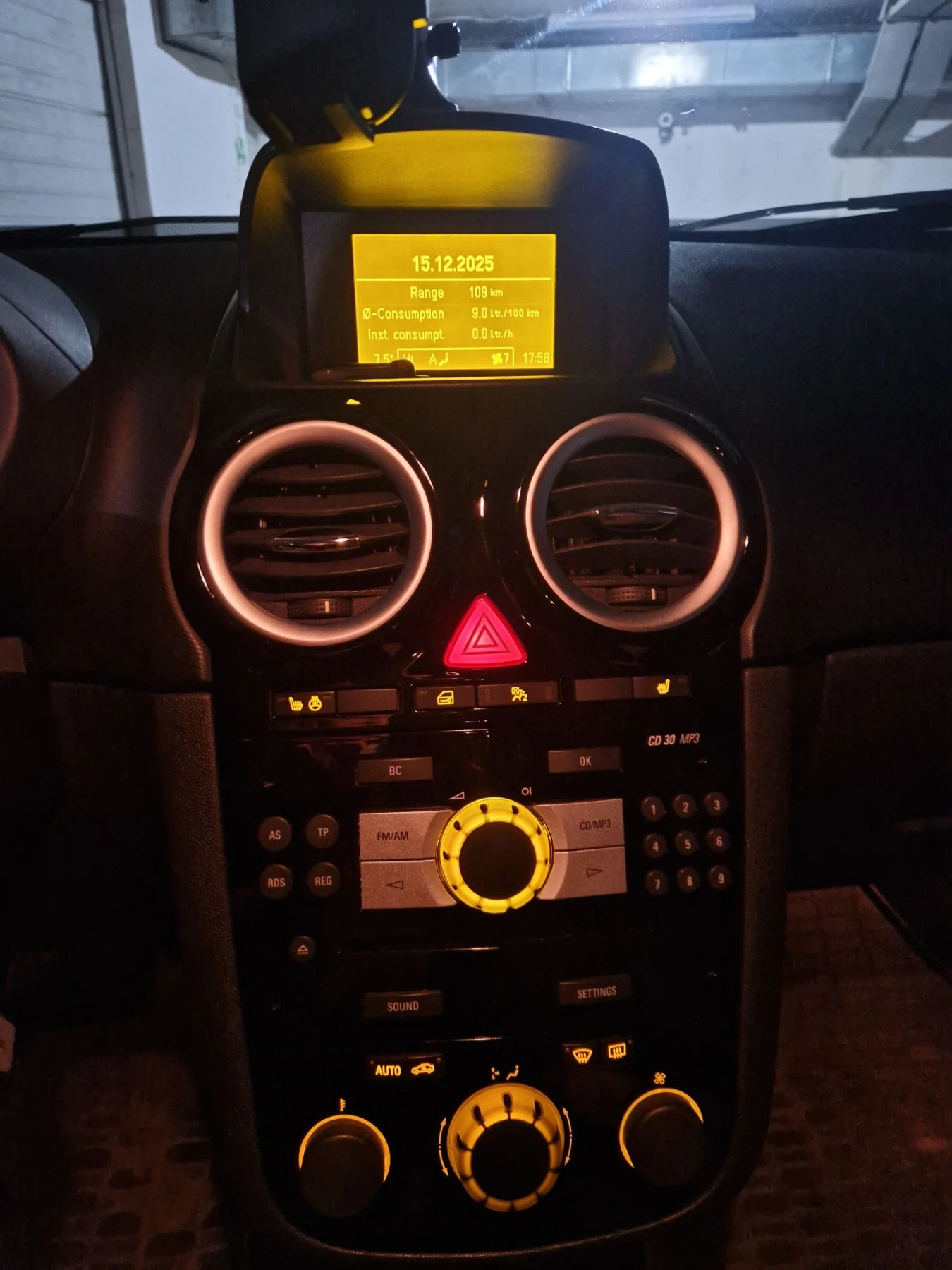 Opel Corsa D, снимка 15 - Автомобили и джипове - 55949908