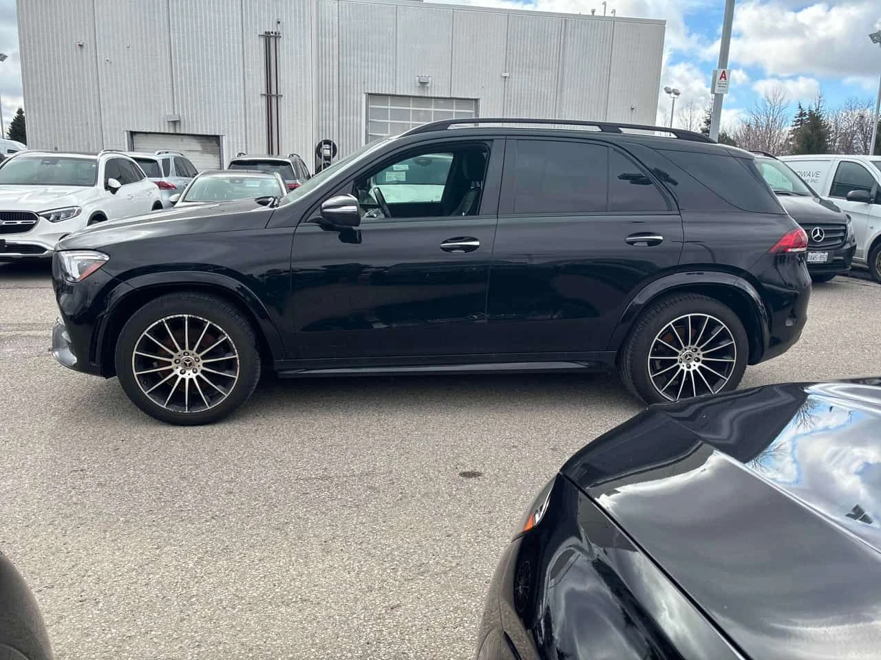 Mercedes-Benz GLE 450 * ДИСТРОНИК* 360 КАМЕРА* BURMESTER* ОБДУХВАНЕ* , снимка 3 - Автомобили и джипове - 54094391