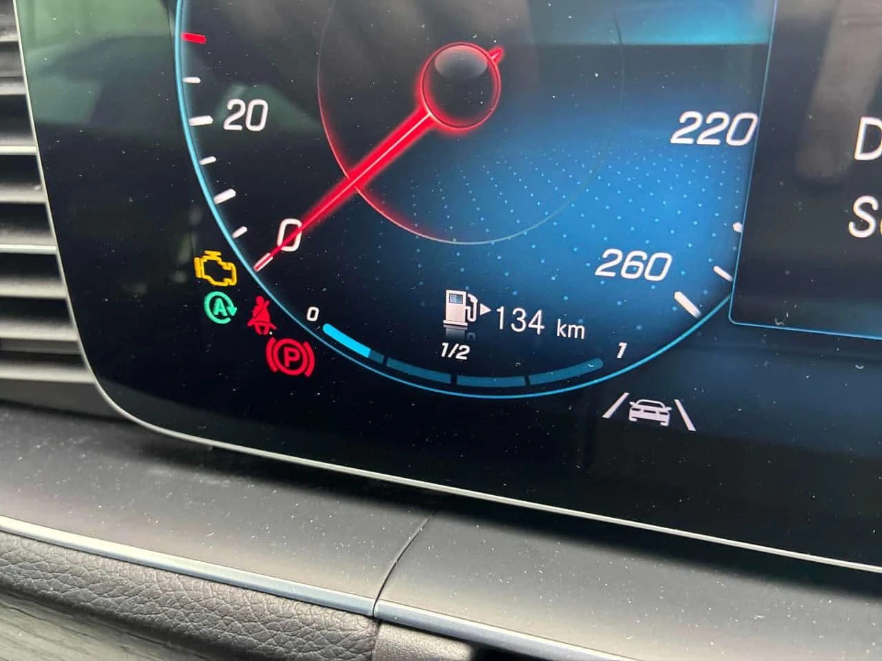 Mercedes-Benz GLE 450 * ДИСТРОНИК* 360 КАМЕРА* BURMESTER* ОБДУХВАНЕ* , снимка 13 - Автомобили и джипове - 54094391