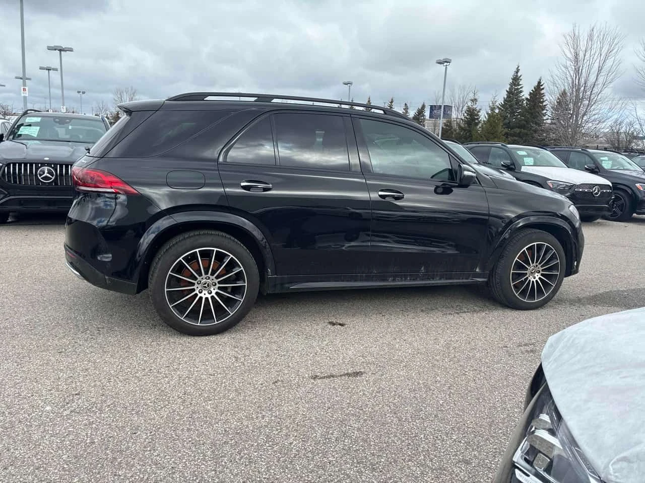 Mercedes-Benz GLE 450 * ДИСТРОНИК* 360 КАМЕРА* BURMESTER* ОБДУХВАНЕ* , снимка 4 - Автомобили и джипове - 54094391