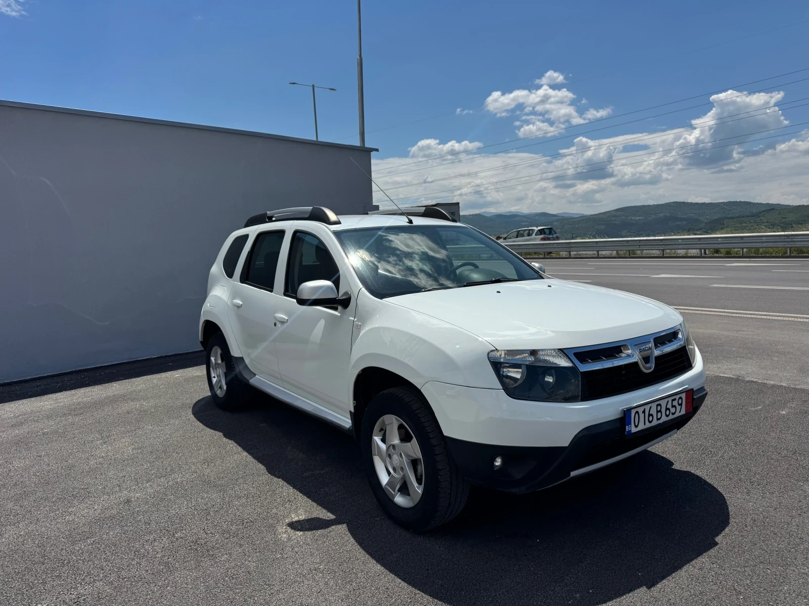 Dacia Duster 1.5DCI 4x4, снимка 3 - Автомобили и джипове - 54634341