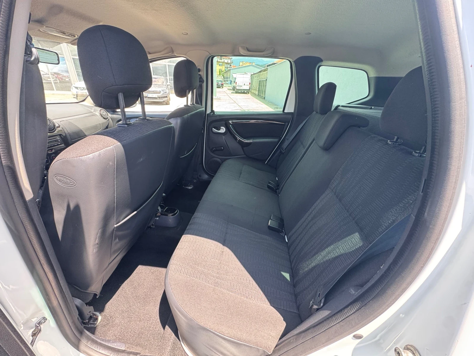 Dacia Duster 1.5DCI 4x4, снимка 10 - Автомобили и джипове - 54634341