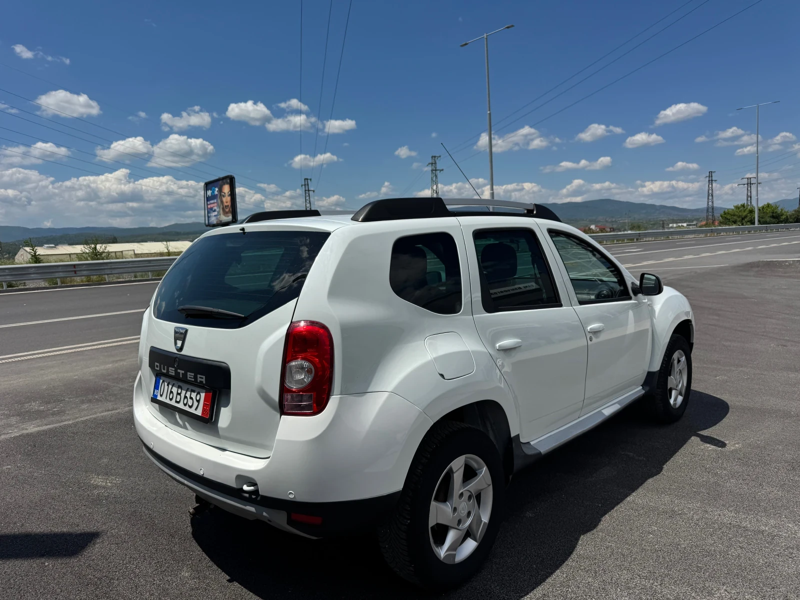 Dacia Duster 1.5DCI 4x4, снимка 5 - Автомобили и джипове - 54634341