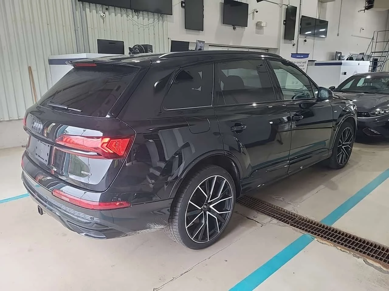 Audi Q7 * KOMFORT * Един собственик * CARFAX * Oт VW * , снимка 3 - Автомобили и джипове - 54967237