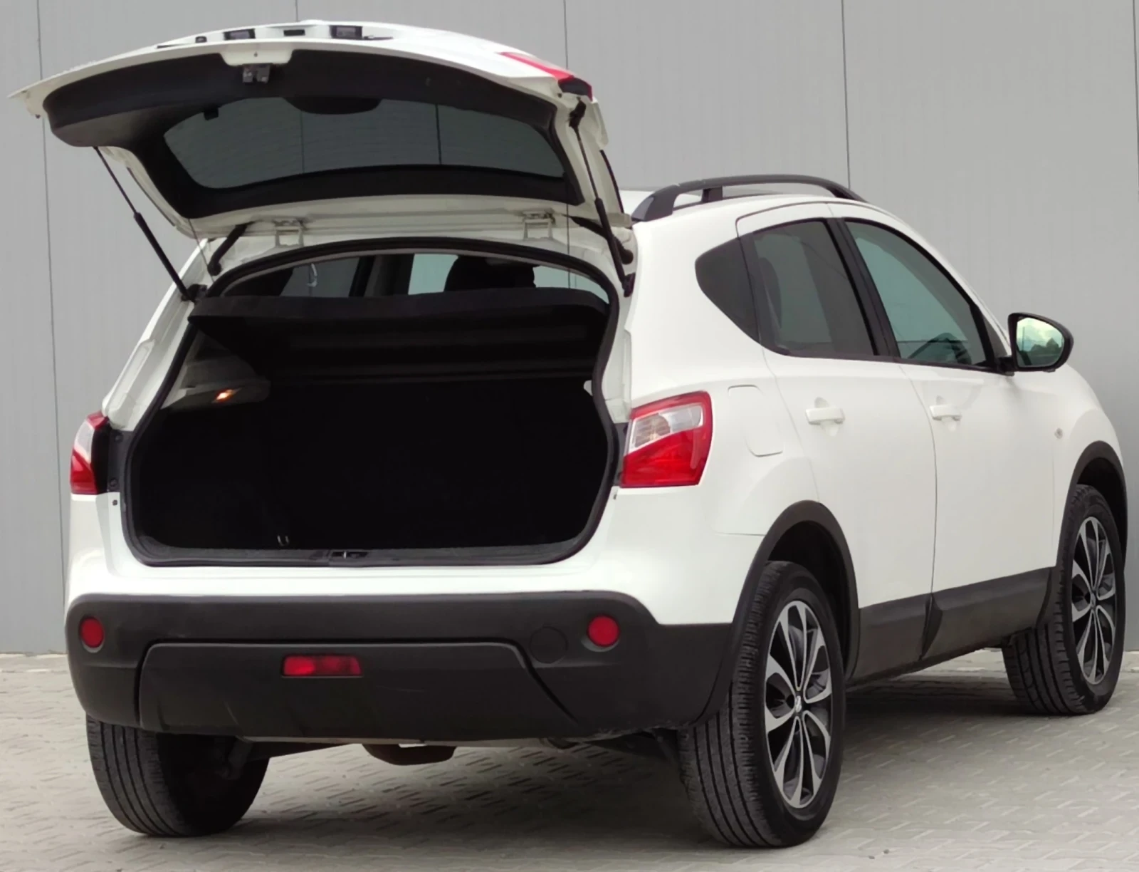 Nissan Qashqai 1.6i* 117к.с* , снимка 9 - Автомобили и джипове - 55337933