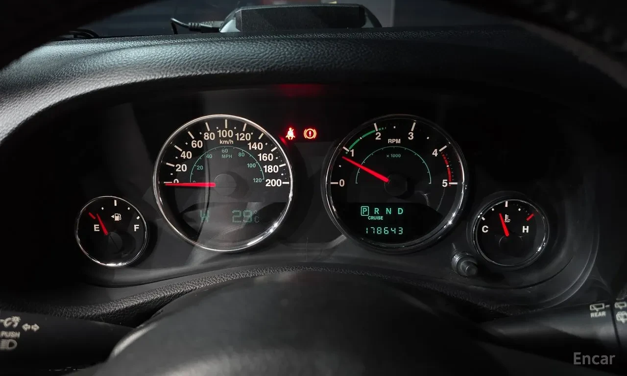 Jeep Wrangler 2.8 Rubicon 4-door, снимка 13 - Автомобили и джипове - 55886288