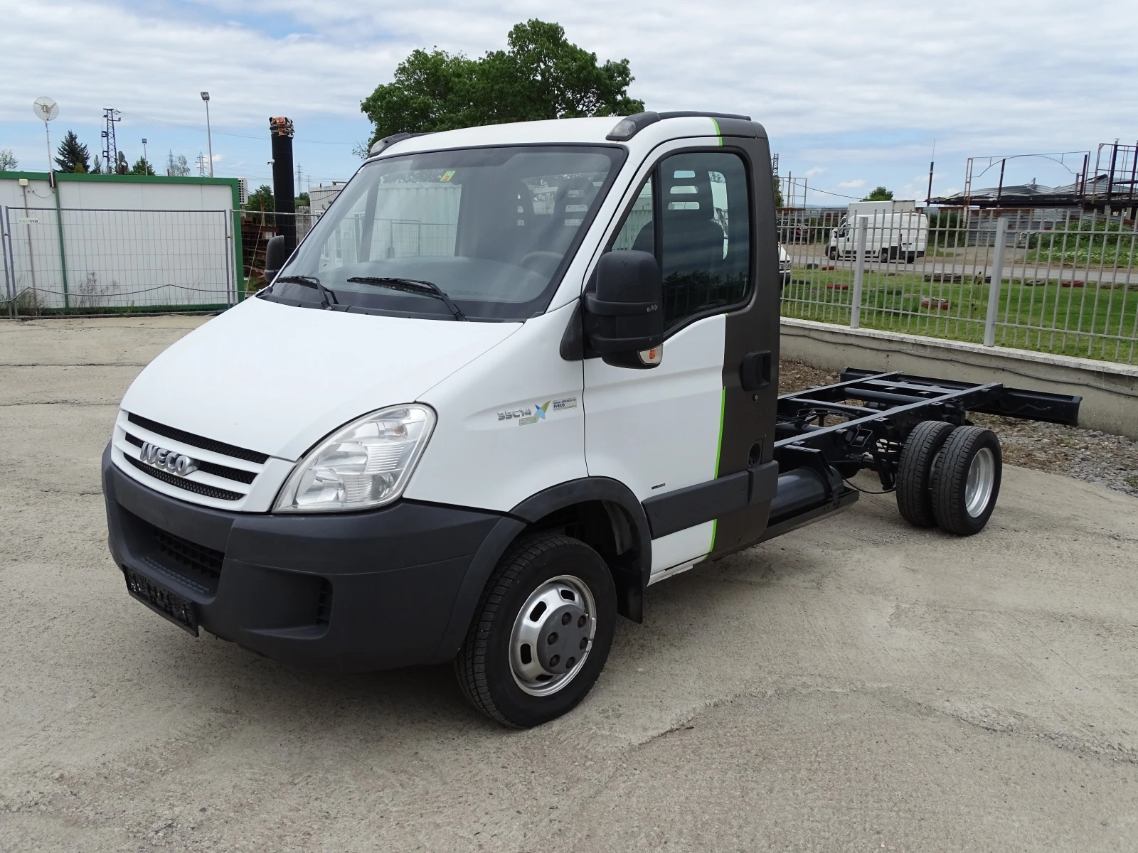 Iveco Daily 35c14* МЕТАН* ШАСИ* ВНОС ОТ ШВЕЙЦАРИЯ, снимка 3 - Бусове и автобуси - 54560397