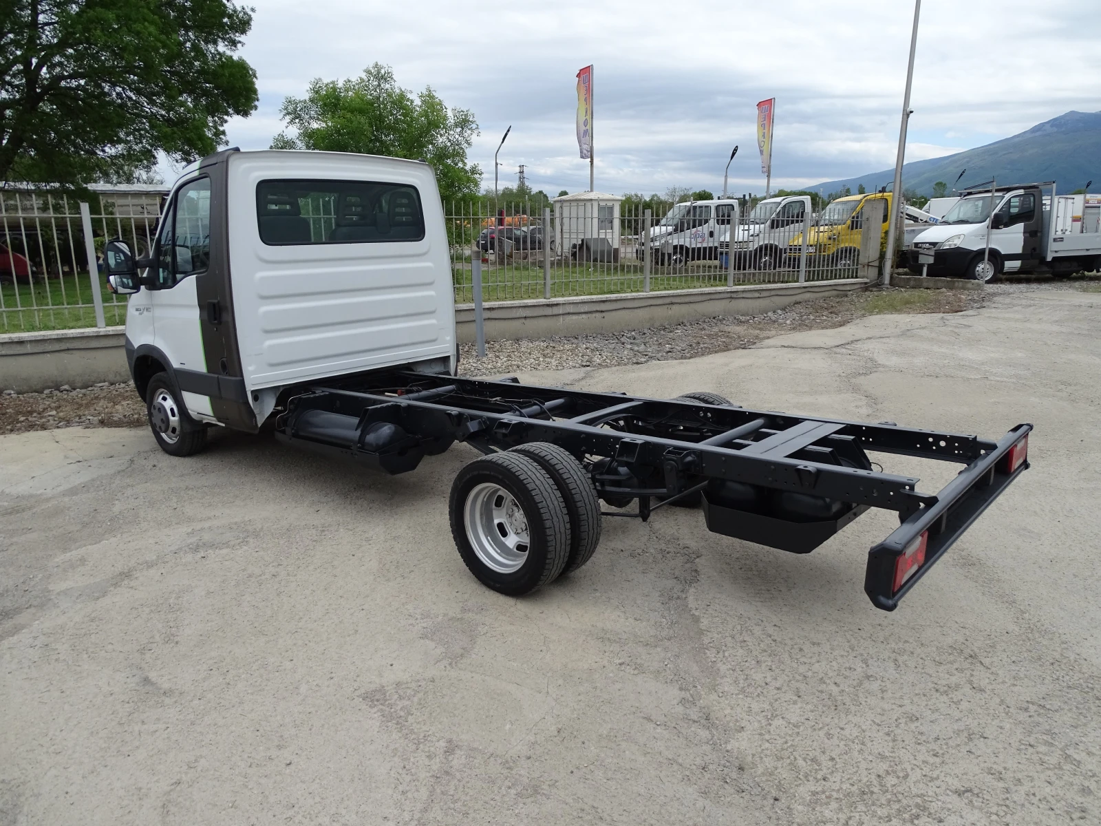 Iveco Daily 35c14* МЕТАН* ШАСИ* ВНОС ОТ ШВЕЙЦАРИЯ, снимка 4 - Бусове и автобуси - 54560397