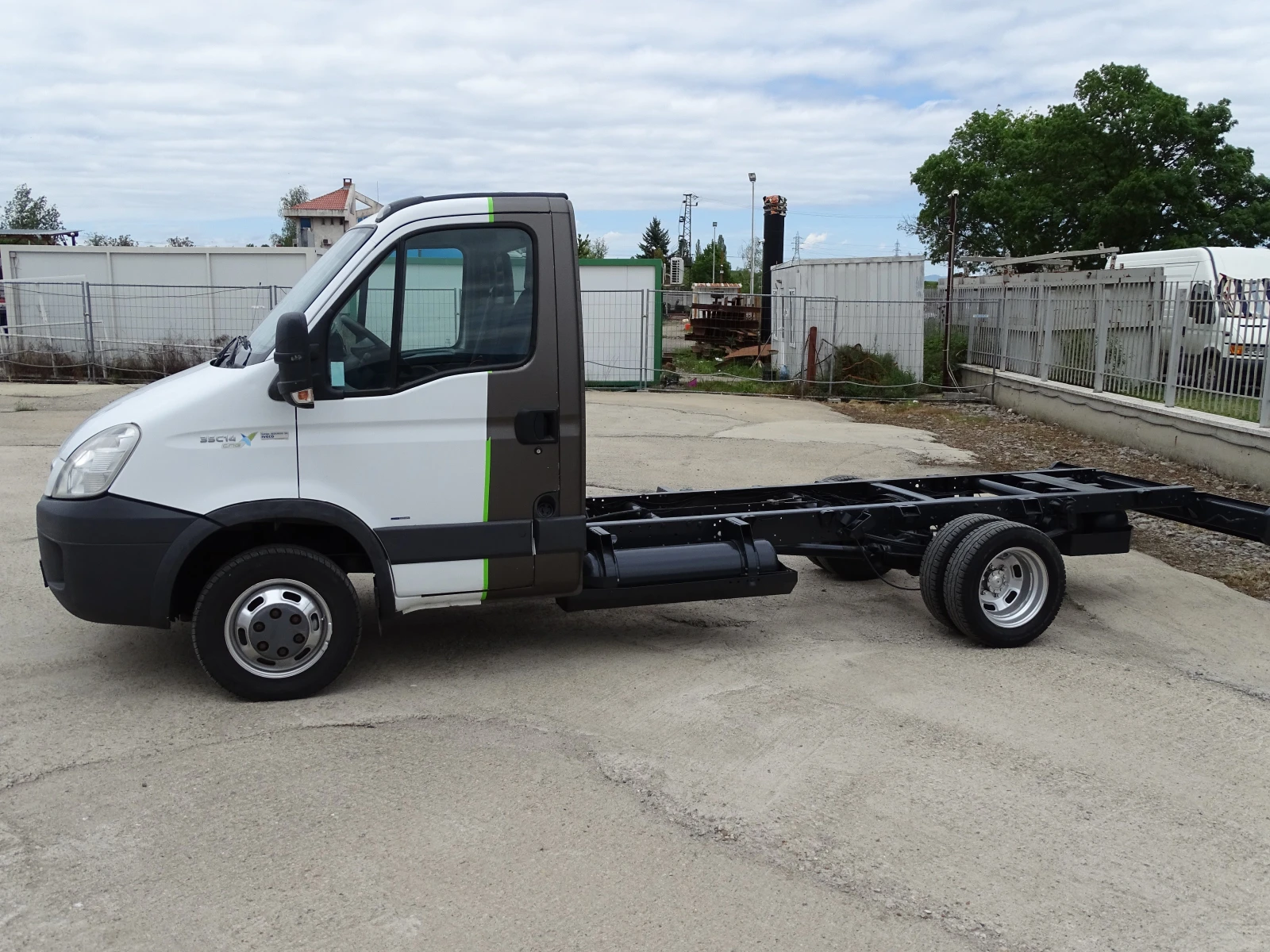 Iveco Daily 35c14* МЕТАН* ШАСИ* ВНОС ОТ ШВЕЙЦАРИЯ, снимка 7 - Бусове и автобуси - 54560397