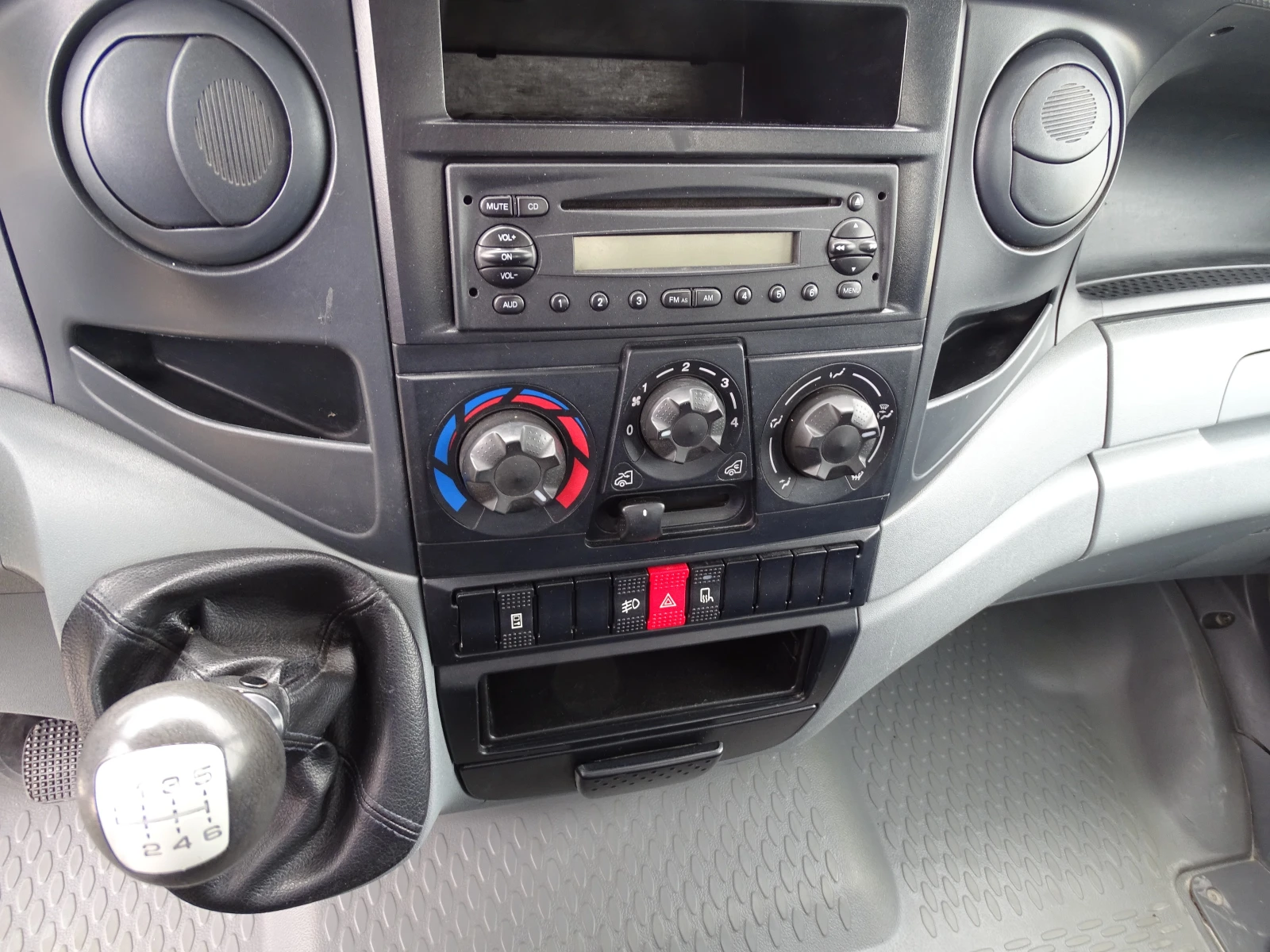 Iveco Daily 35c14* МЕТАН* ШАСИ* ВНОС ОТ ШВЕЙЦАРИЯ, снимка 14 - Бусове и автобуси - 54560397
