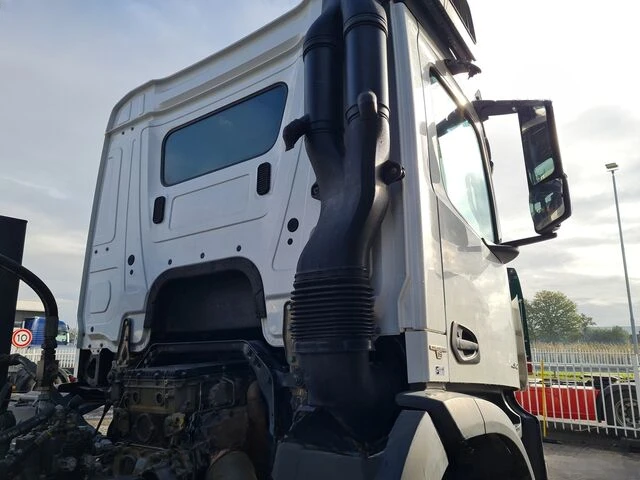 Mercedes-Benz Arocs 4142 - изображение 4