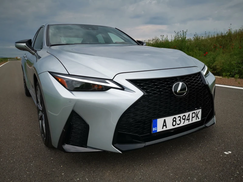 Lexus IS 350 350 F SPORT, снимка 2 - Автомобили и джипове - 45639523