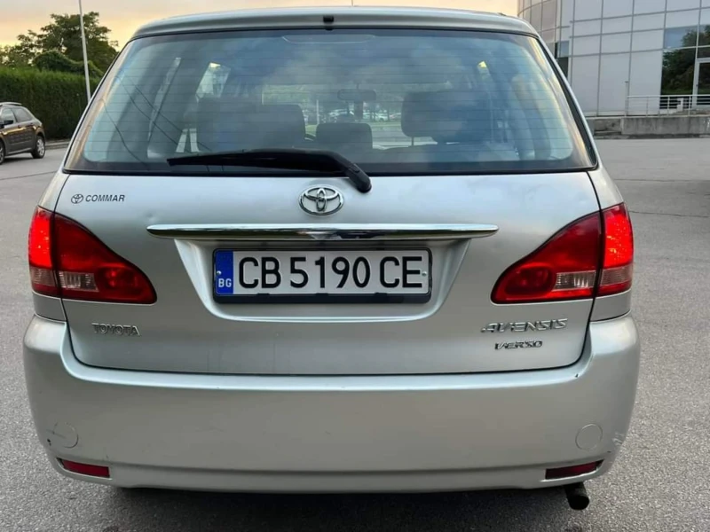 Toyota Avensis verso 2.0D4D, снимка 6 - Автомобили и джипове - 47726286