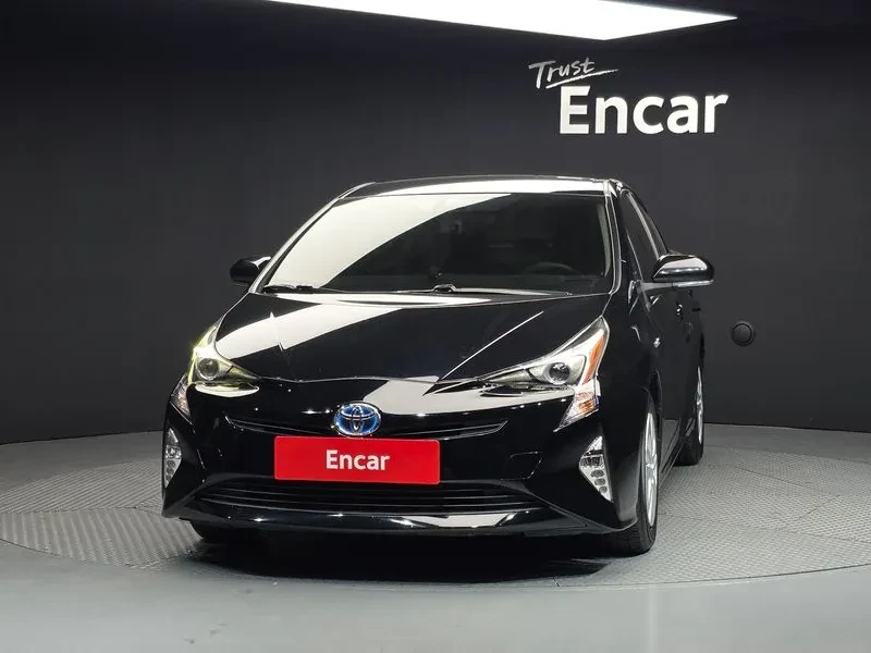 Toyota Prius 4Th Generation 1.8 E, снимка 3 - Автомобили и джипове - 55097000