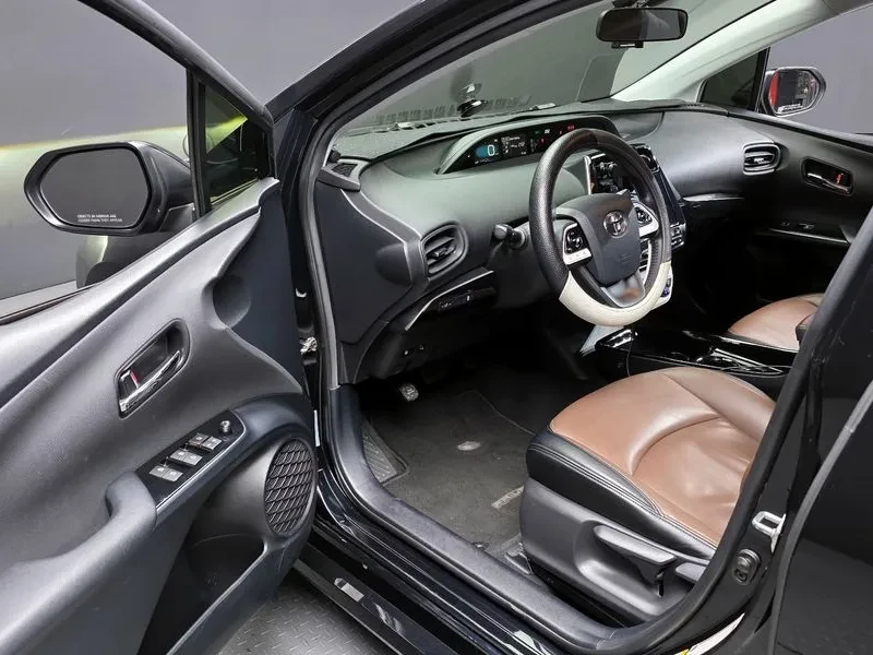 Toyota Prius 4Th Generation 1.8 E, снимка 11 - Автомобили и джипове - 55097000