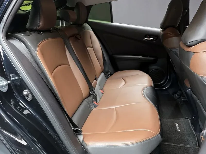 Toyota Prius 4Th Generation 1.8 E, снимка 12 - Автомобили и джипове - 55097000