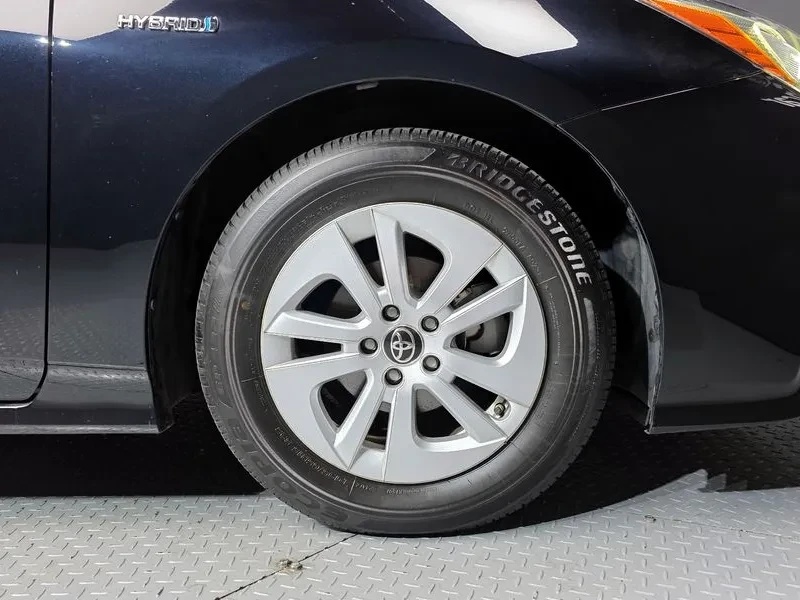 Toyota Prius 4Th Generation 1.8 E, снимка 5 - Автомобили и джипове - 55097000