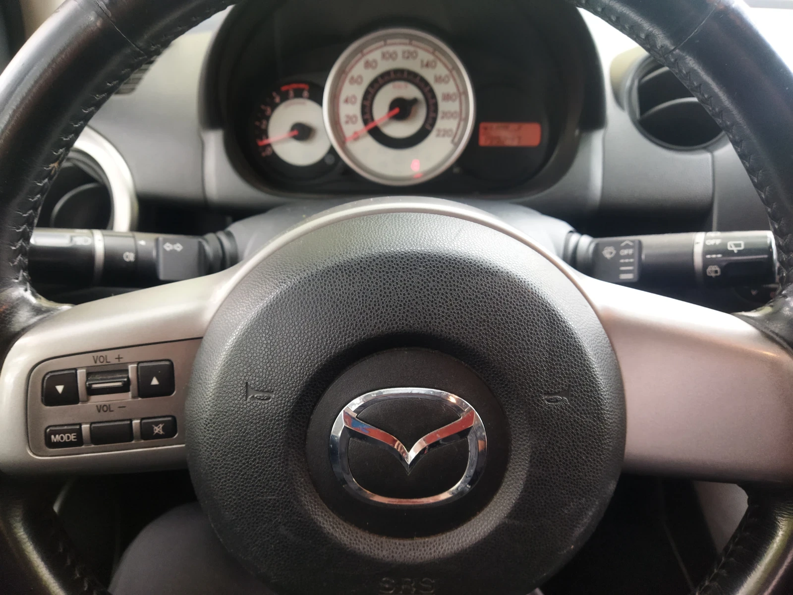 Mazda 2  - изображение 10