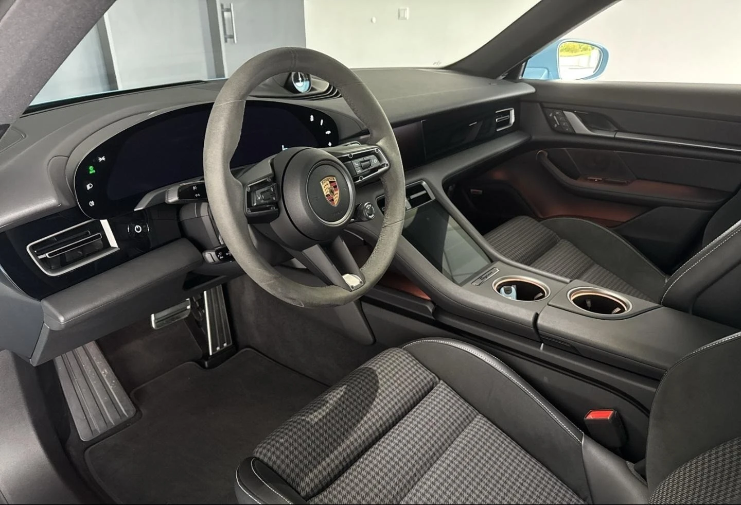 Porsche Taycan 4S/FACELIFT/SPORT CHRONO/BOSE/PANO/360/ - изображение 10