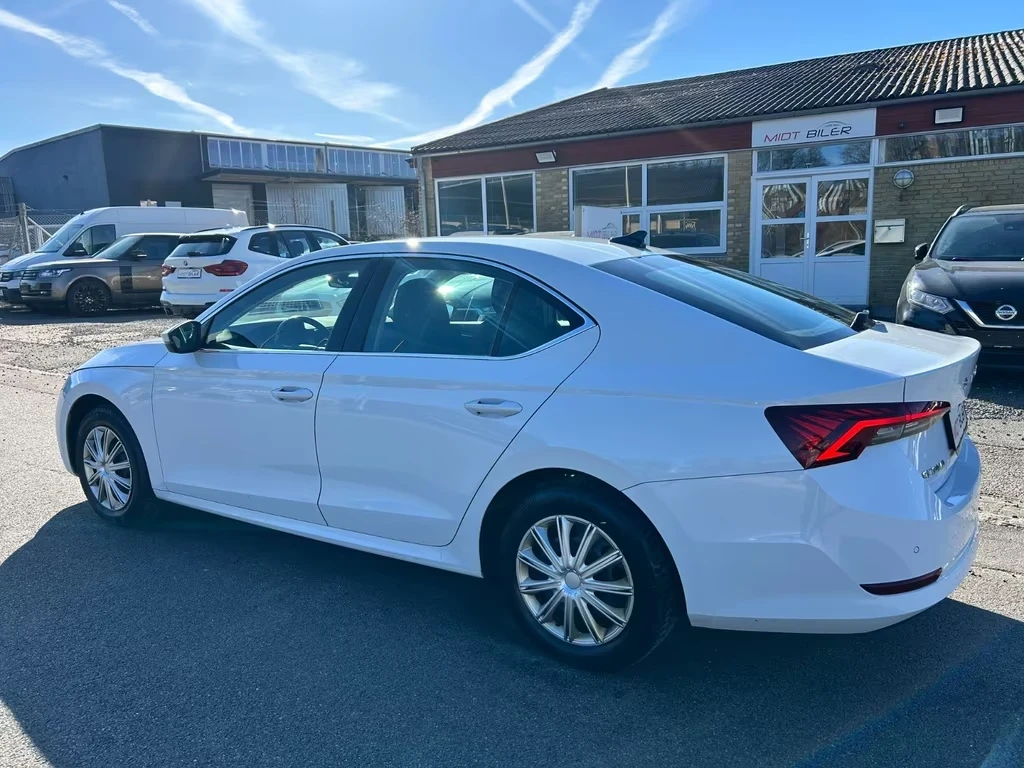 Skoda Octavia 2.0tdi Aut. 150ps DK, снимка 7 - Автомобили и джипове - 54158636