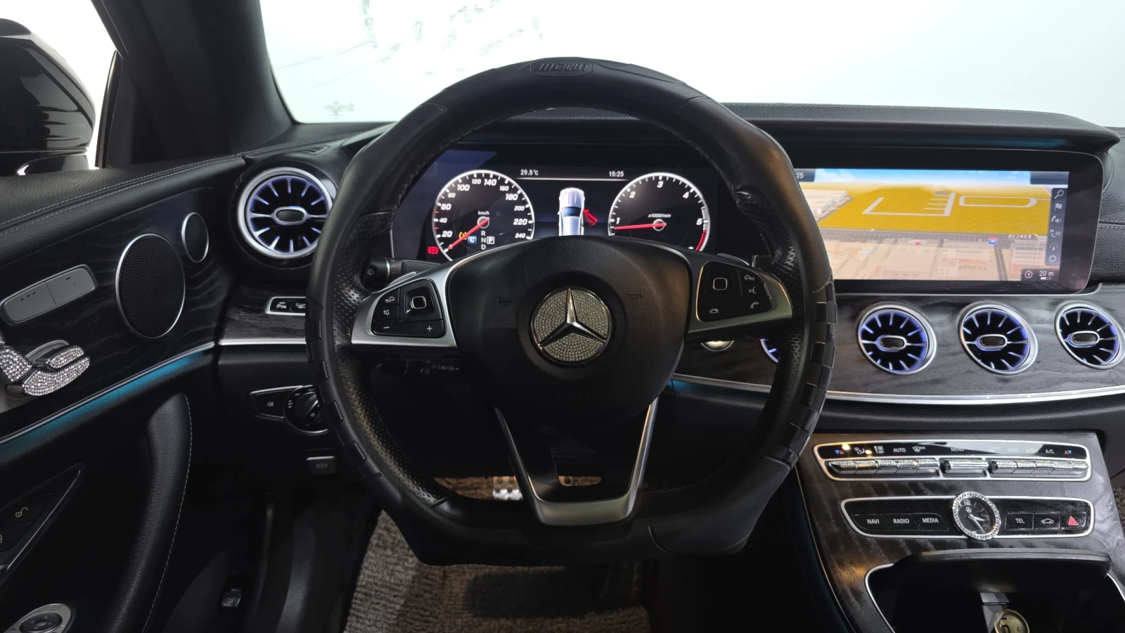 Mercedes-Benz E 220 63 AMG PK* DIGITAL* KEYLESS* AMBIENT* HEAD-UP* КРА, снимка 6 - Автомобили и джипове - 54975373
