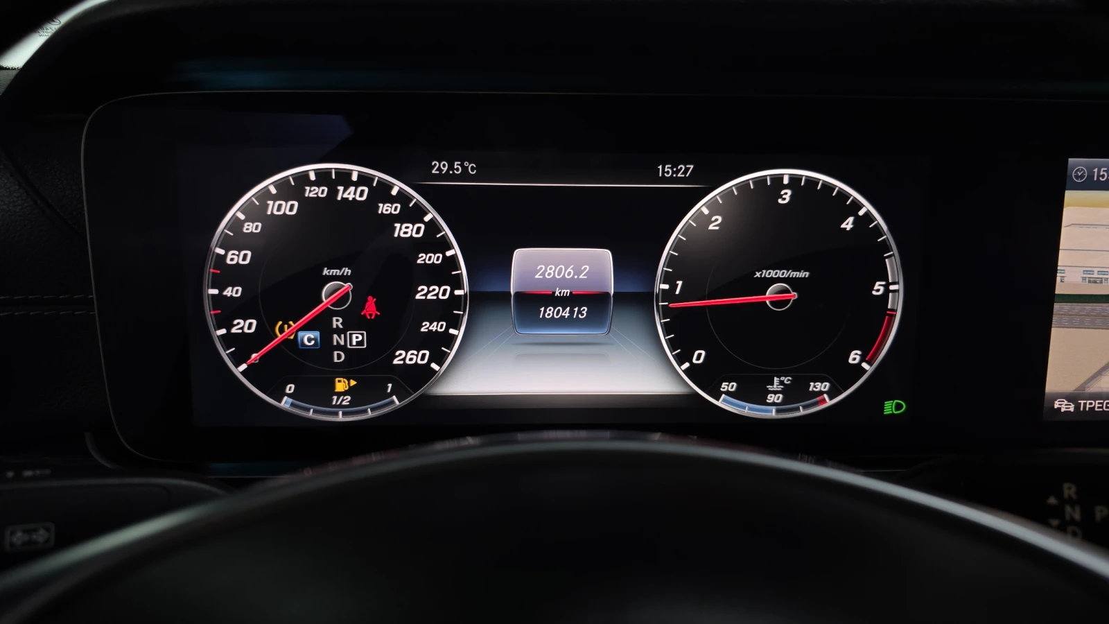Mercedes-Benz E 220 63 AMG PK* DIGITAL* KEYLESS* AMBIENT* HEAD-UP* КРА, снимка 8 - Автомобили и джипове - 54975373
