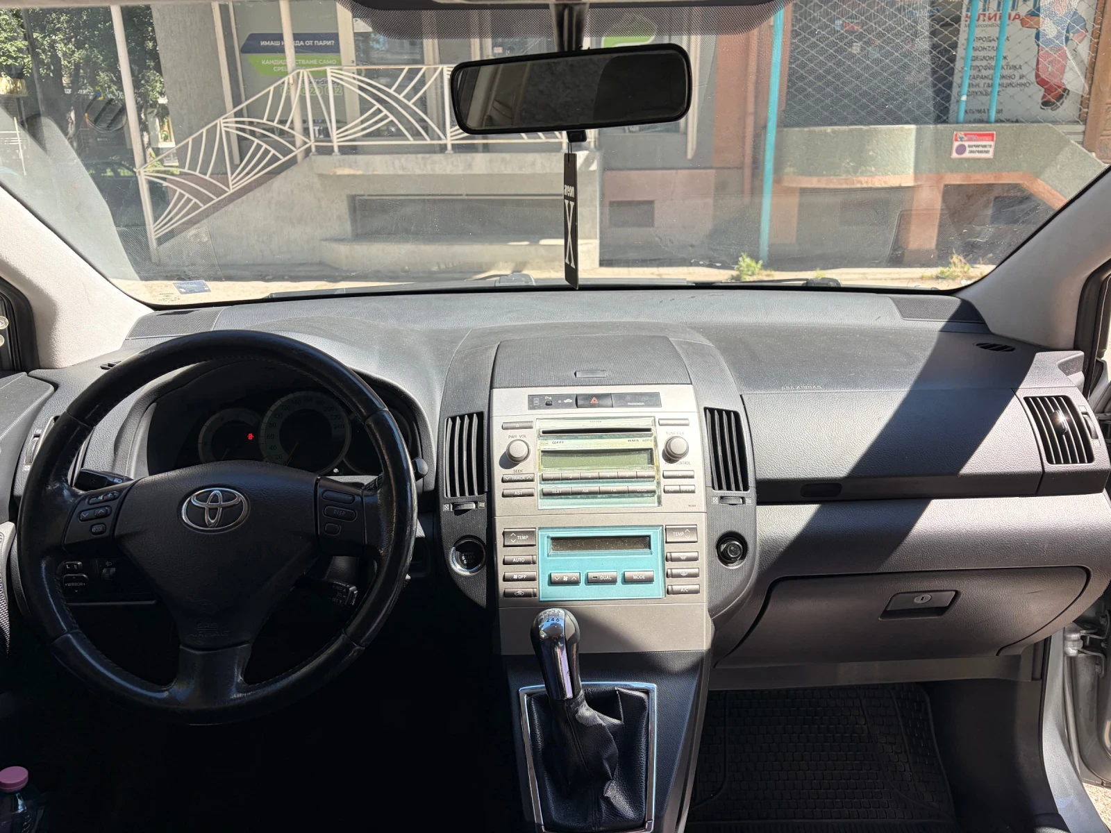 Toyota Corolla verso 2.2 D4-D, снимка 5 - Автомобили и джипове - 55622526