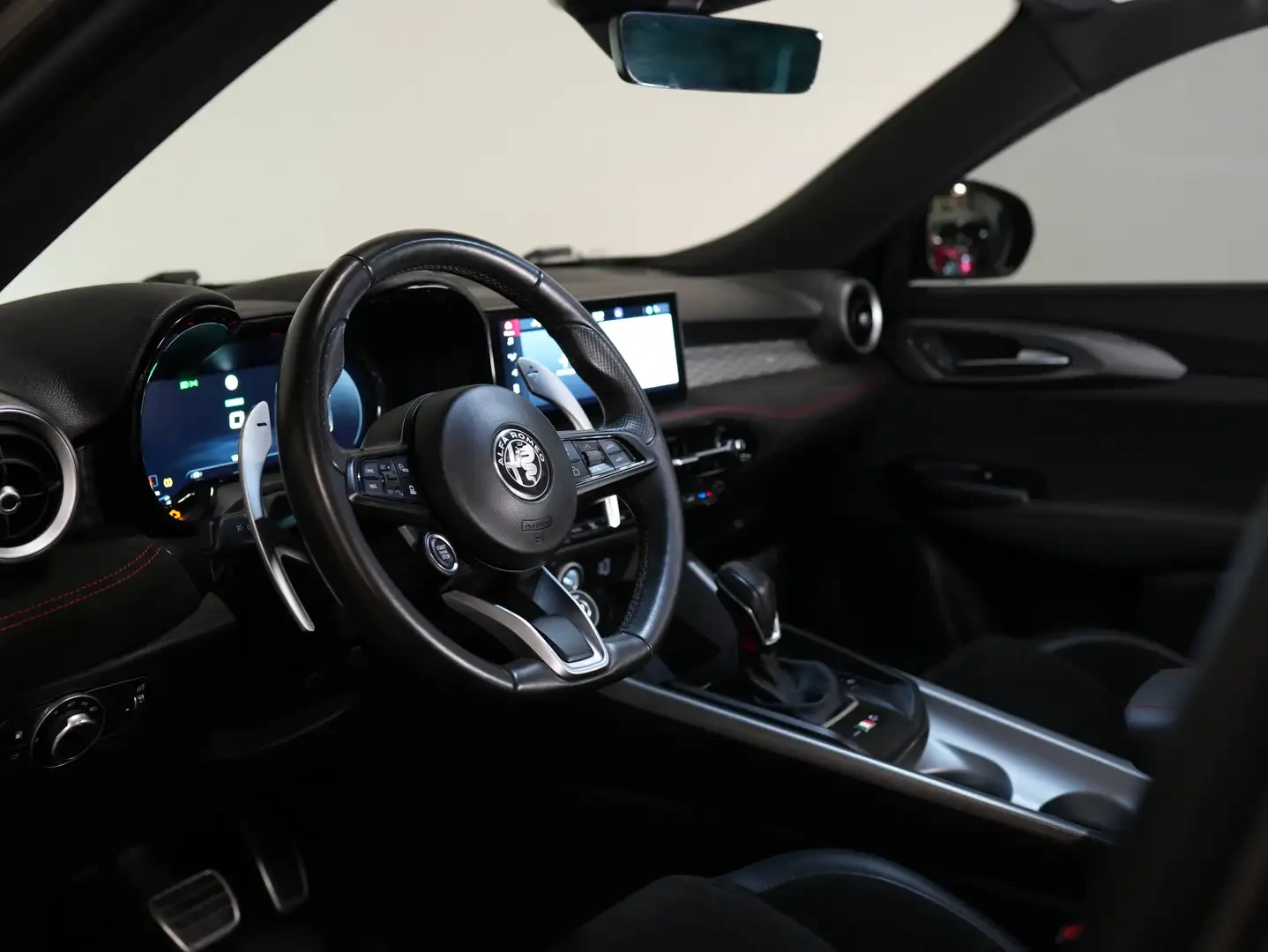 Alfa Romeo Tonale VELOCE 2.0T AWD * DIS * ПОДГРЕВ * ЛЮК, снимка 6 - Автомобили и джипове - 56112718