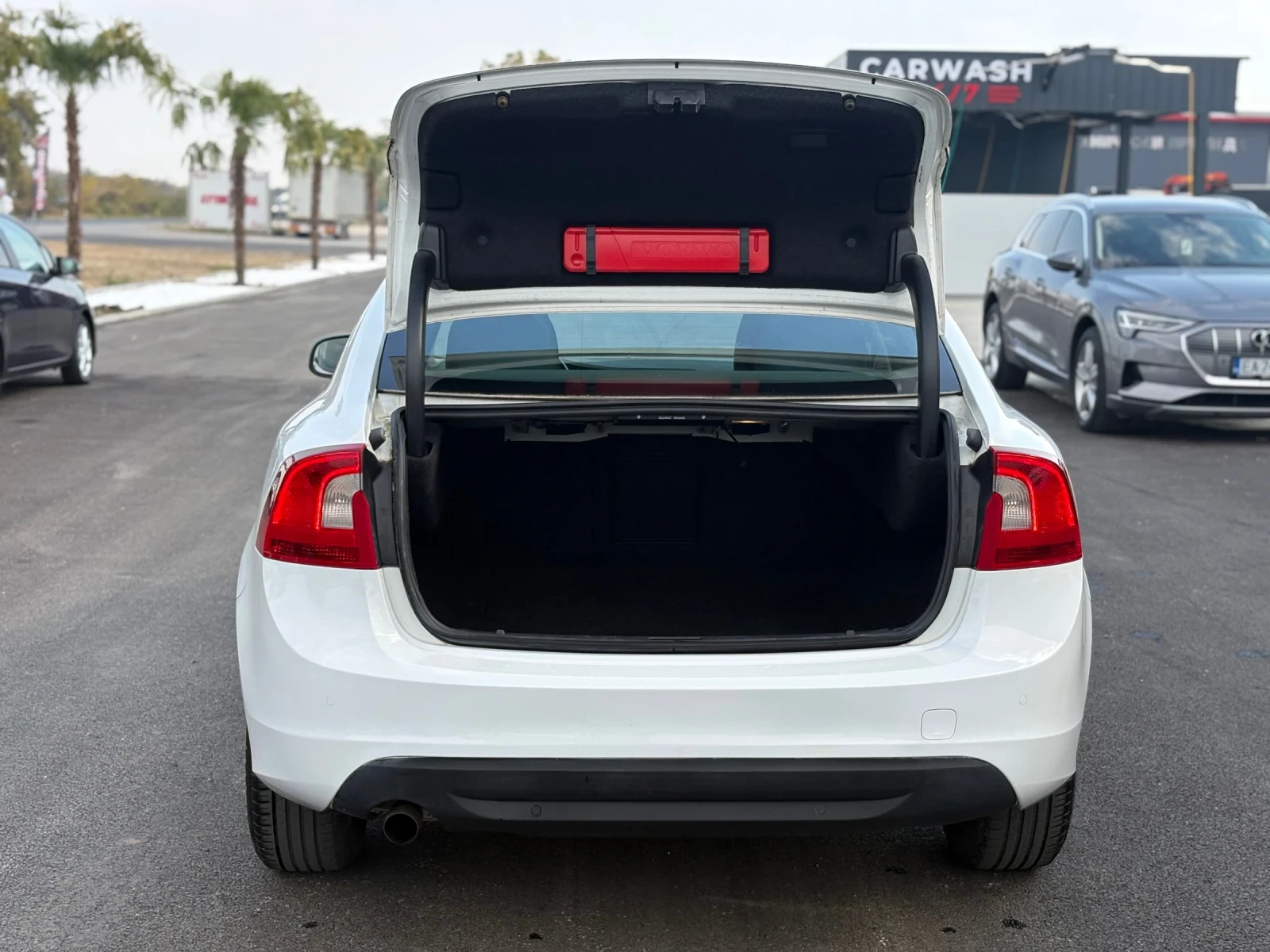 Volvo S60 1.6 eDrive* 114кс* 6ск* , снимка 9 - Автомобили и джипове - 56616845