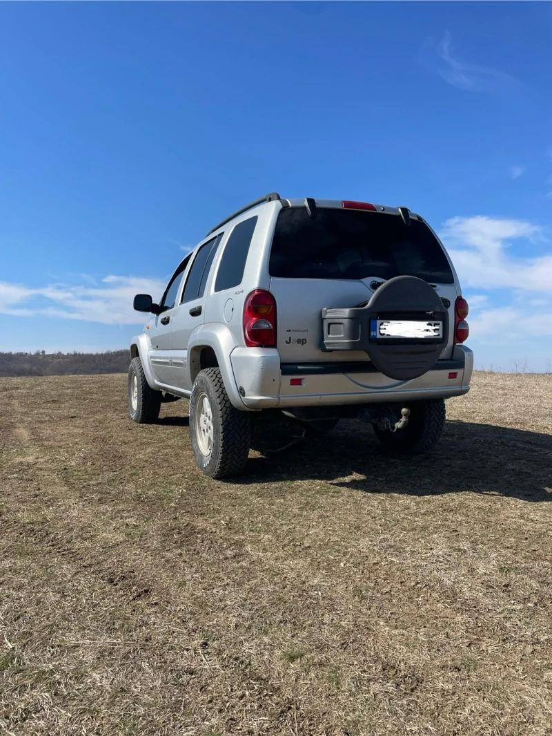 Jeep Cherokee KJ, снимка 2 - Автомобили и джипове - 49415769