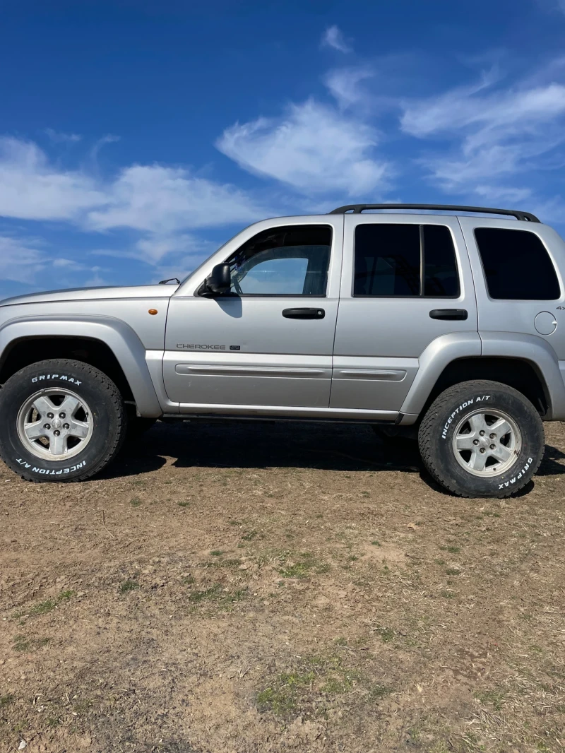 Jeep Cherokee KJ, снимка 4 - Автомобили и джипове - 49415769