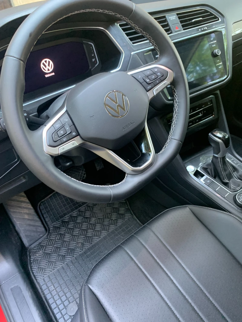 VW Tiguan 2.0 TSI 4motion, снимка 16 - Автомобили и джипове - 52407673