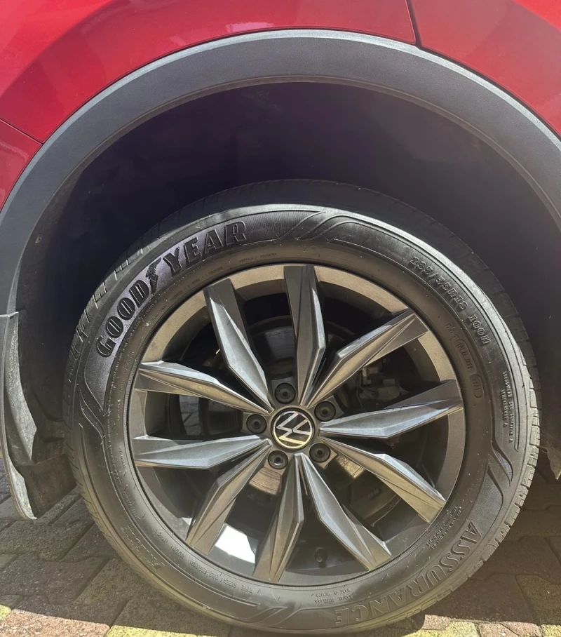 VW Tiguan 2.0 TSI 4motion, снимка 11 - Автомобили и джипове - 52407673