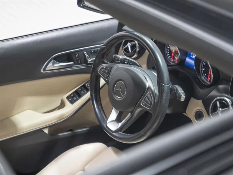 Mercedes-Benz GLA 250 4matic * CARFAX * АвтоКредит * (ЦЕНА ДО БГ), снимка 11 - Автомобили и джипове - 52553503